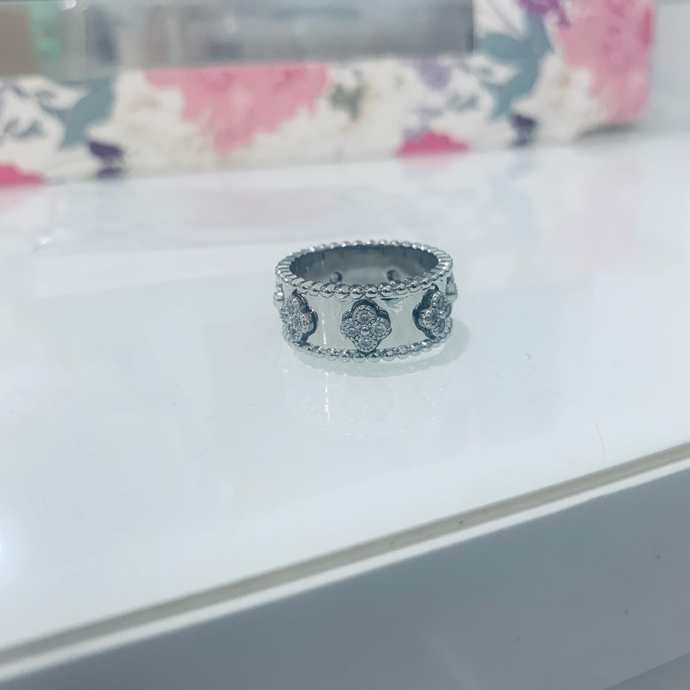 Clover Ring - image 5